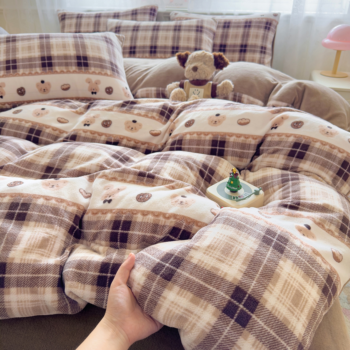 91家纺网 家纺一手货源 找家纺 灿哈家纺 2025新款200g加厚款小清新牛奶绒印花四件套