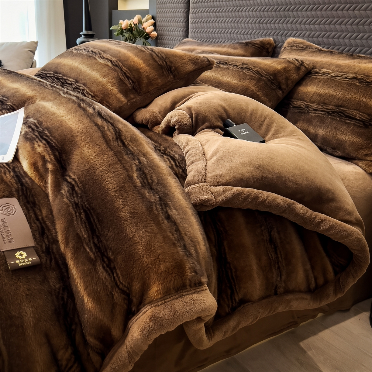 91家纺网 家纺一手货源 找家纺 慕木家纺 2025新款轻奢大金貂拉链毛毯被雪山飞狐系列 雪山飞狐-棕咖
