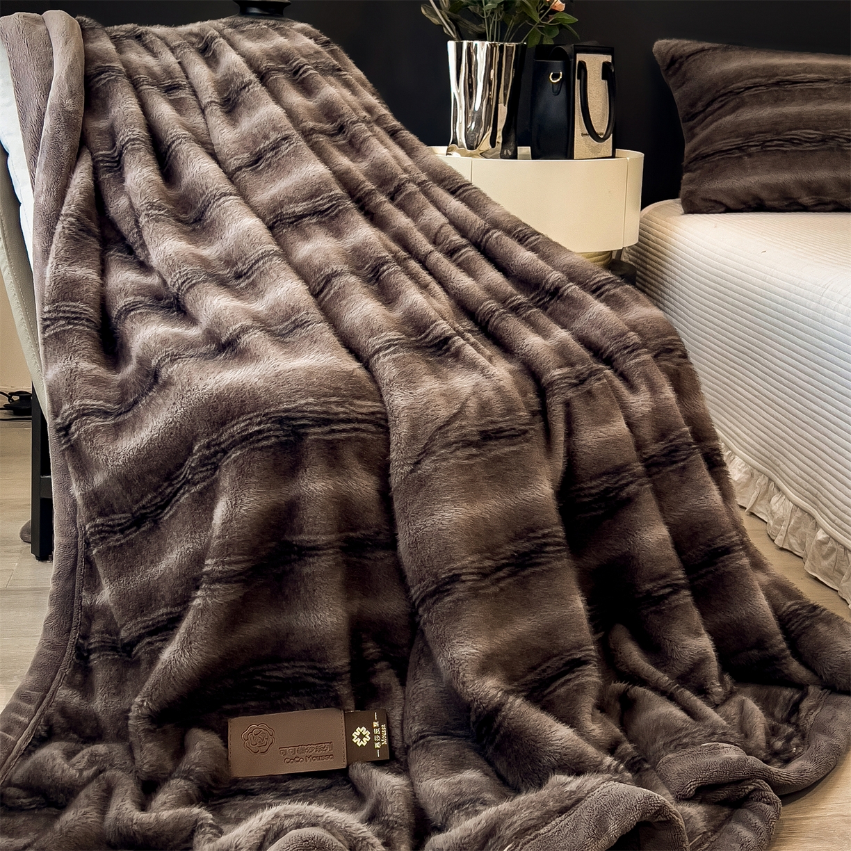 91家纺网 家纺一手货源 找家纺 慕木家纺 2025新款轻奢大金貂拉链毛毯被雪山飞狐系列 雪山飞狐-莫尼灰