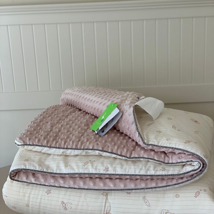 91家纺网 家纺一手货源 找家纺 汇庭 2025秋冬新款·幸运双豆春秋被系列 小鱼儿粉