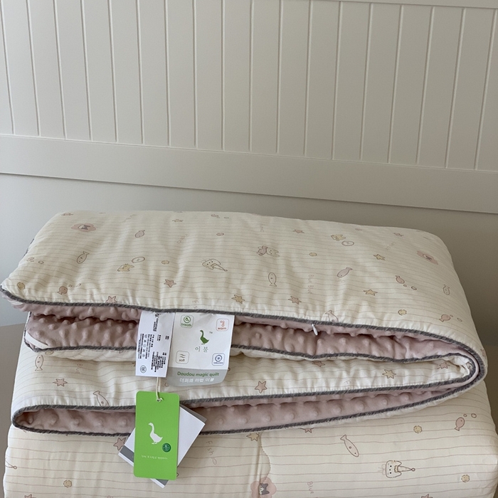 91家纺网 家纺一手货源 找家纺 汇庭 2025秋冬新款·幸运双豆春秋被系列 小鱼儿粉