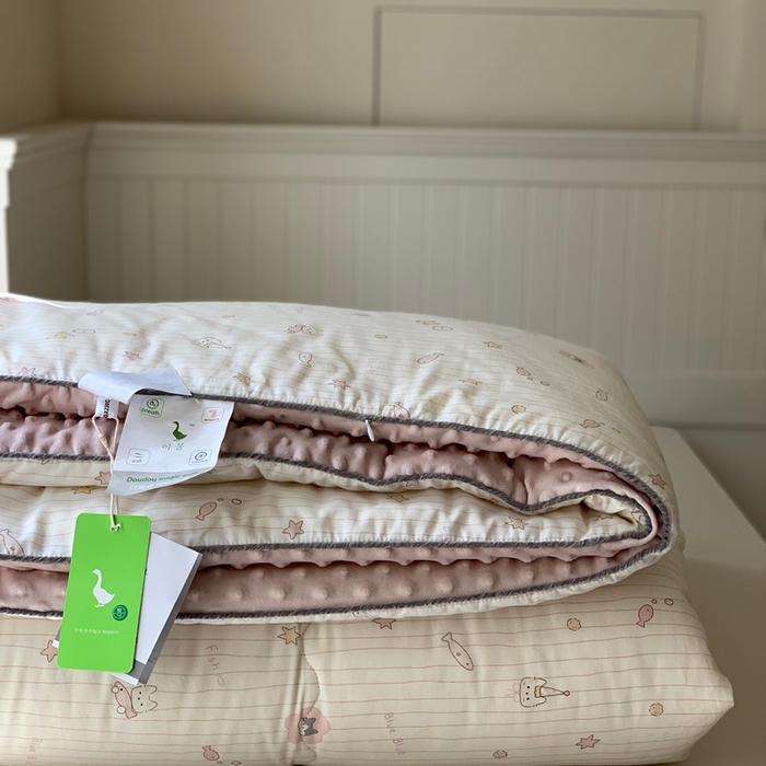91家纺网 家纺一手货源 找家纺 汇庭 2025秋冬新款·幸运双豆春秋被系列 小鱼儿粉