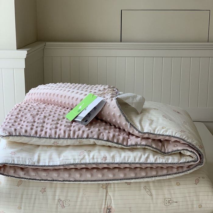 91家纺网 家纺一手货源 找家纺 汇庭 2025秋冬新款·幸运双豆春秋被系列 小鱼儿粉