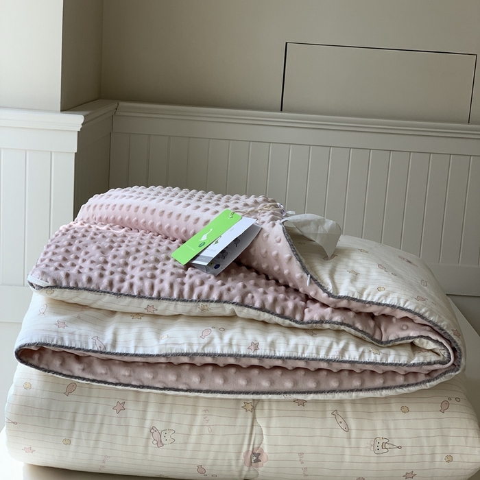 91家纺网 家纺一手货源 找家纺 汇庭 2025秋冬新款·幸运双豆春秋被系列 小鱼儿粉