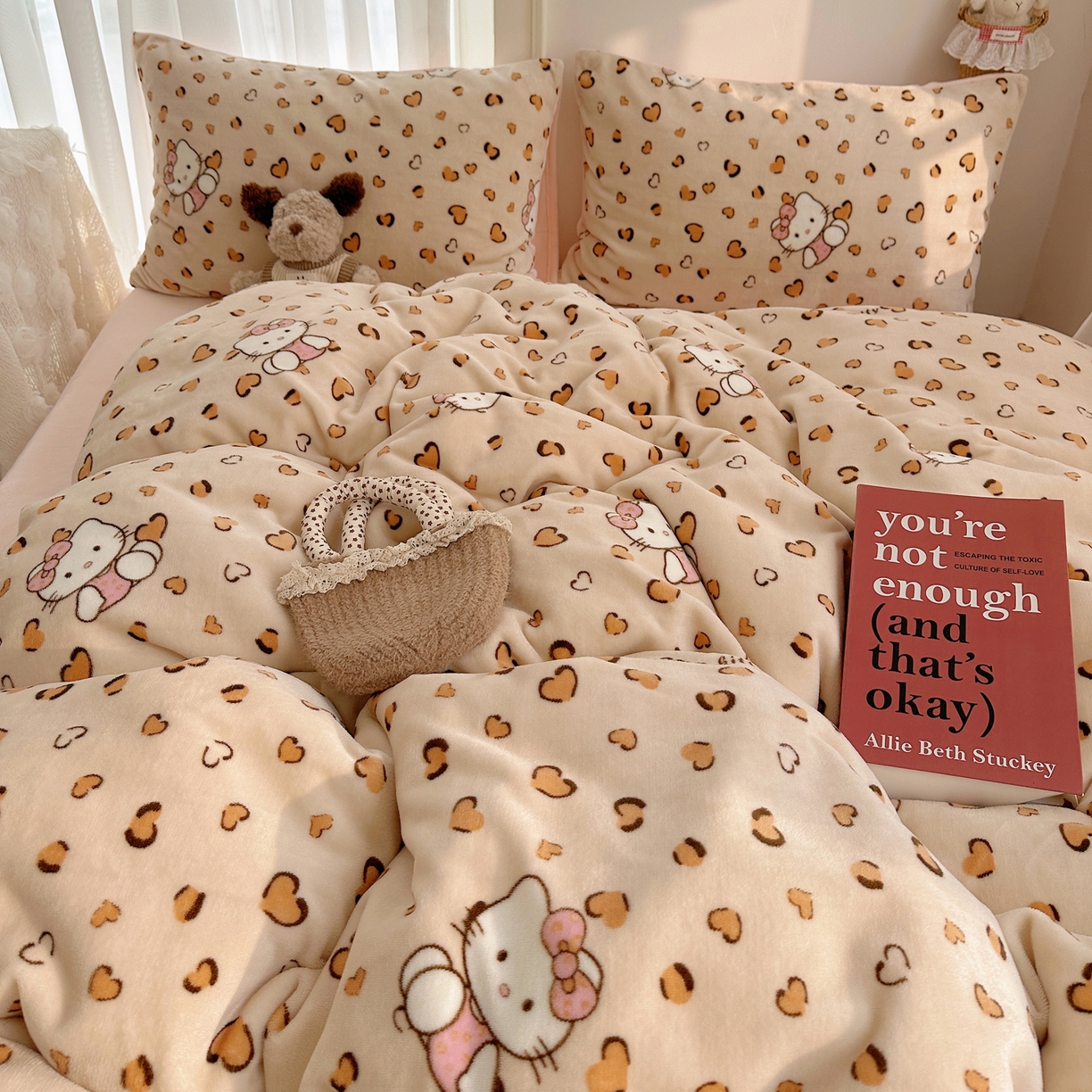 91家纺网 家纺一手货源 找家纺 耀达家居 爆款2025新款ins小清新少女奶油卡通可爱加厚200克牛奶绒四件套 豹纹凯蒂