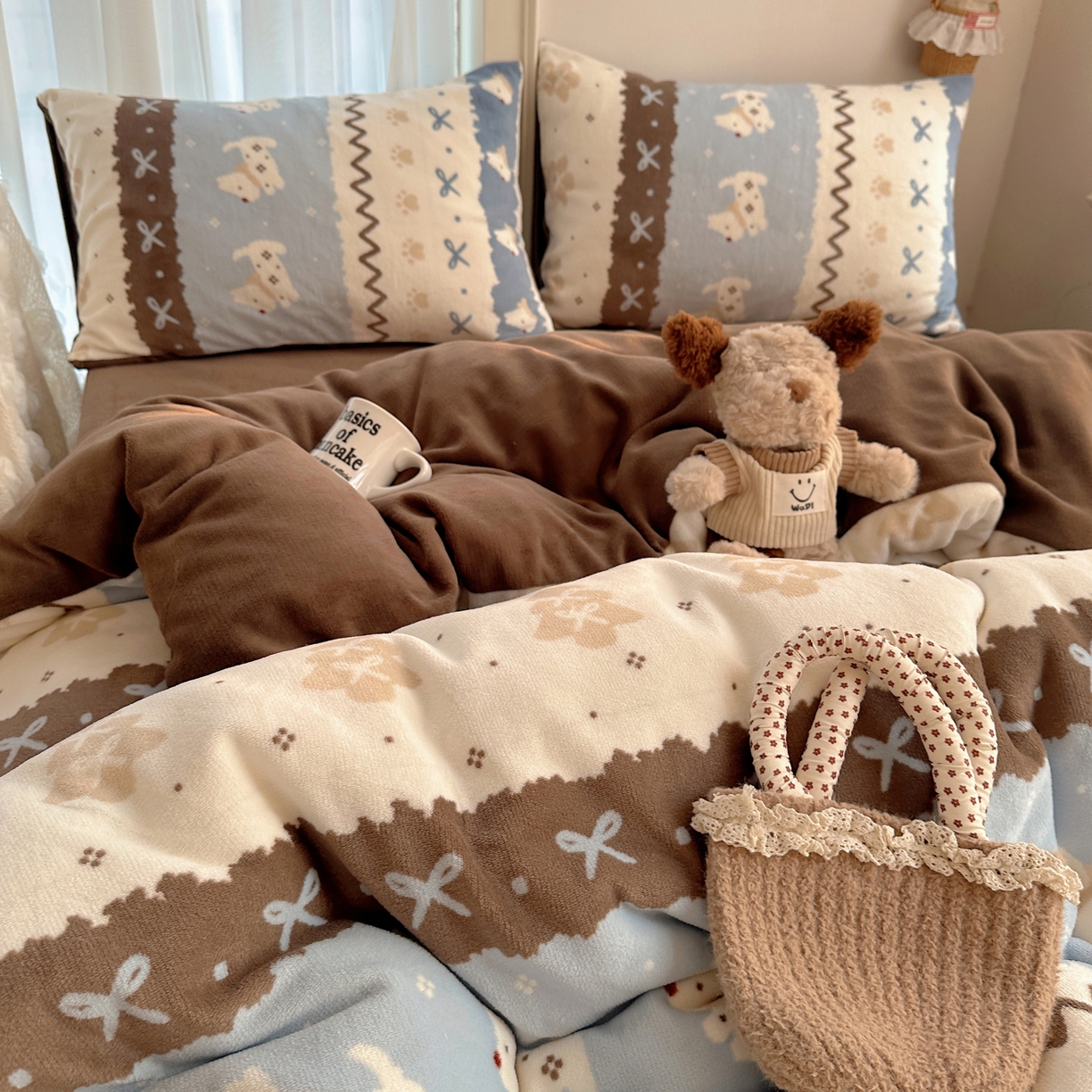 91家纺网 家纺一手货源 找家纺 耀达家居 爆款2025新款ins小清新少女奶油卡通可爱加厚200克牛奶绒四件套 费尔岛小狗