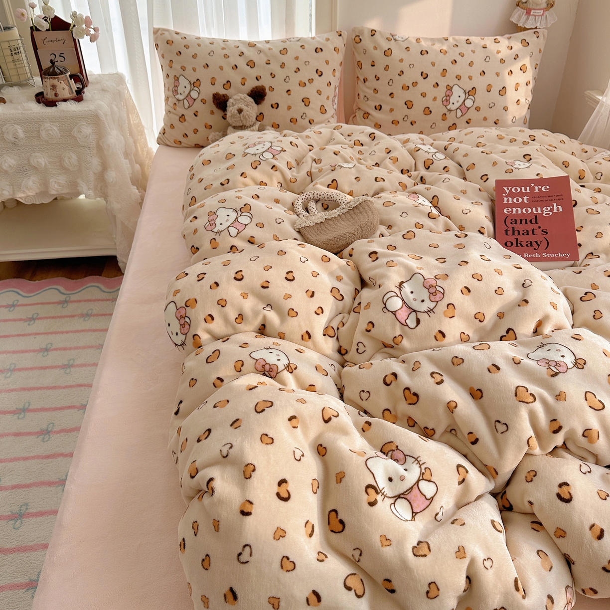 91家纺网 家纺一手货源 找家纺 耀达家居 爆款2025新款ins小清新少女奶油卡通可爱加厚200克牛奶绒四件套 豹纹凯蒂