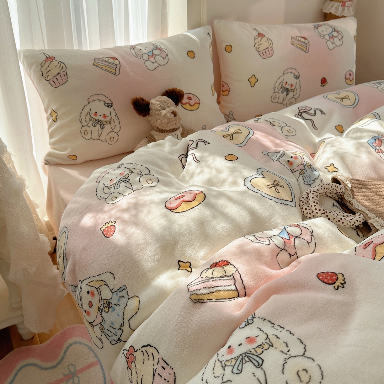 91家纺网 家纺一手货源 找家纺 耀达家居 爆款2025新款ins小清新少女奶油卡通可爱加厚200克牛奶绒四件套 邦尼下午茶