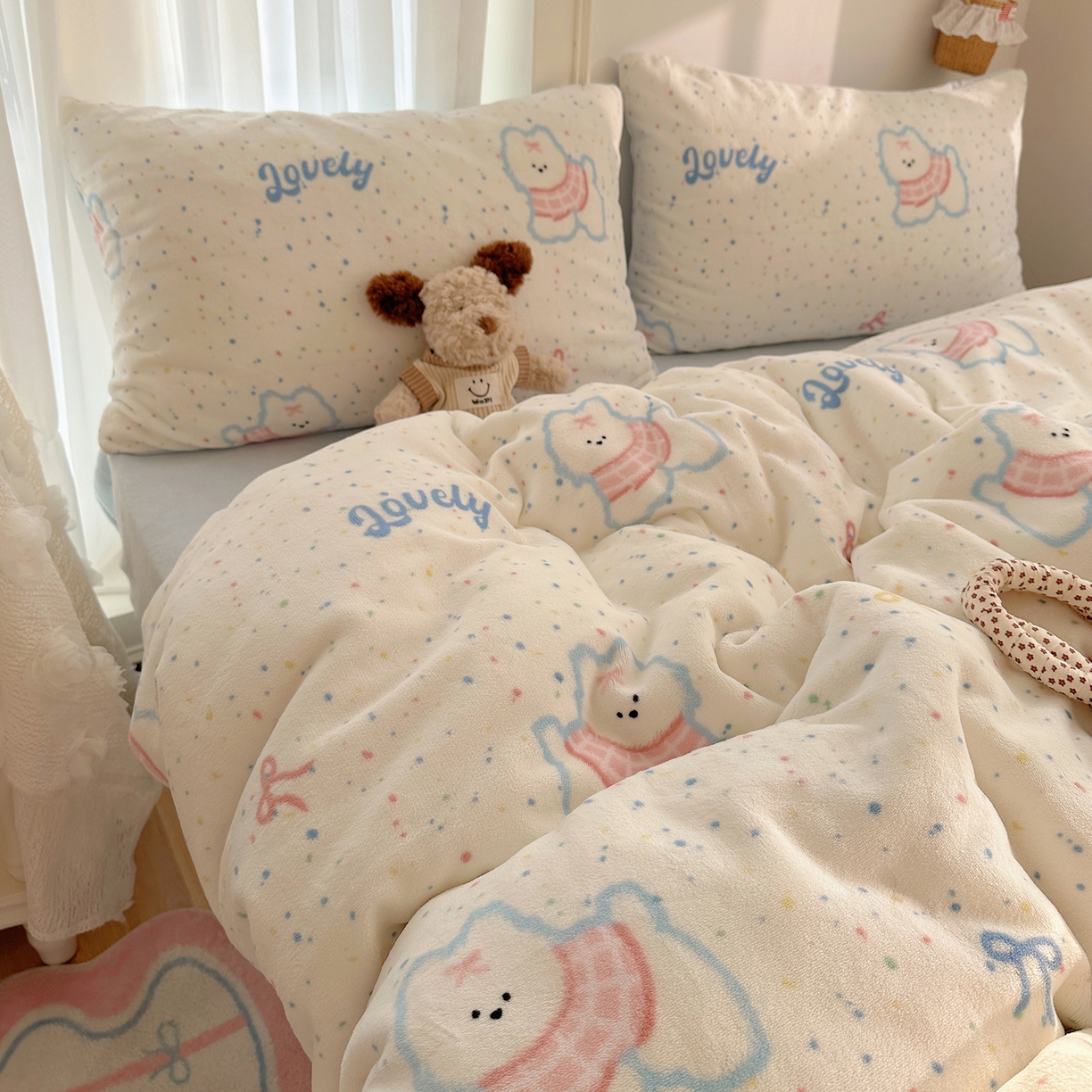 91家纺网 家纺一手货源 找家纺 耀达家居 爆款2025新款ins小清新少女奶油卡通可爱加厚200克牛奶绒四件套 奶芙狗狗
