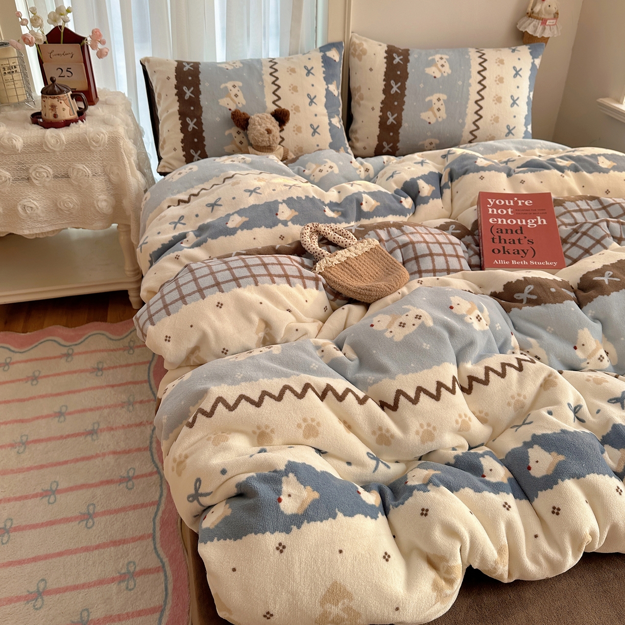 91家纺网 家纺一手货源 找家纺 耀达家居 爆款2025新款ins小清新少女奶油卡通可爱加厚200克牛奶绒四件套 费尔岛小狗