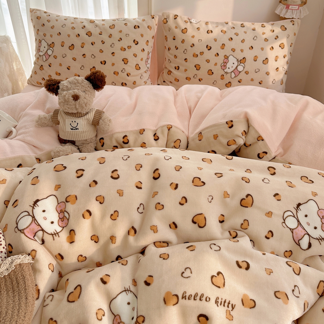 91家纺网 家纺一手货源 找家纺 耀达家居 爆款2025新款ins小清新少女奶油卡通可爱加厚200克牛奶绒四件套 豹纹凯蒂