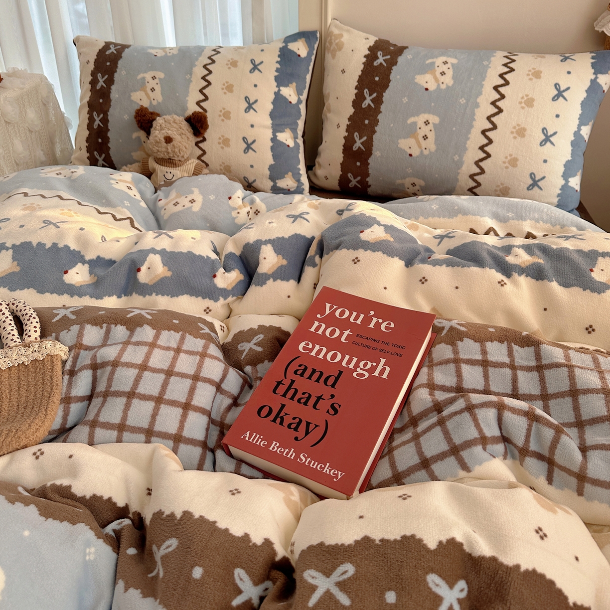 91家纺网 家纺一手货源 找家纺 耀达家居 爆款2025新款ins小清新少女奶油卡通可爱加厚200克牛奶绒四件套 费尔岛小狗