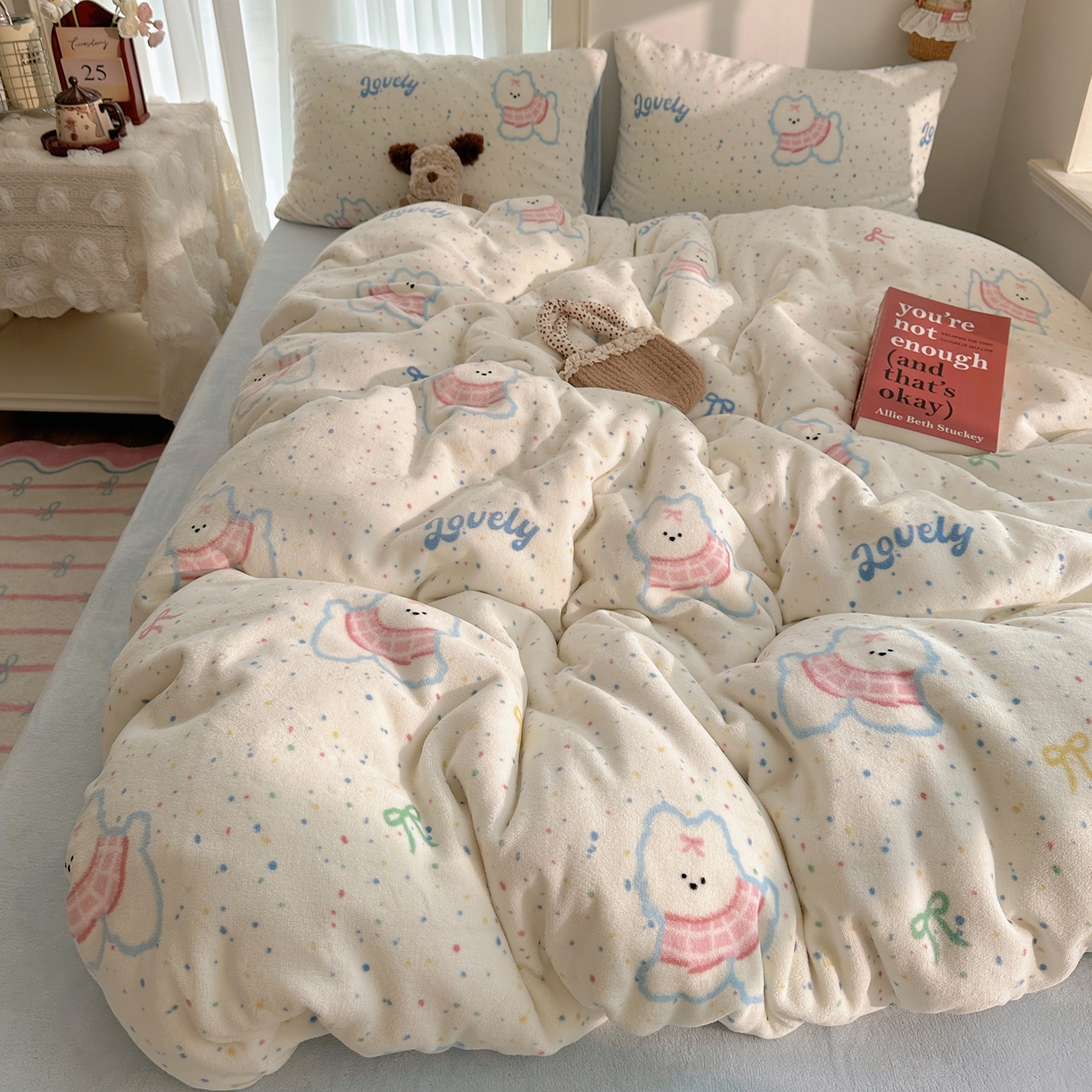 91家纺网 家纺一手货源 找家纺 耀达家居 爆款2025新款ins小清新少女奶油卡通可爱加厚200克牛奶绒四件套 奶芙狗狗