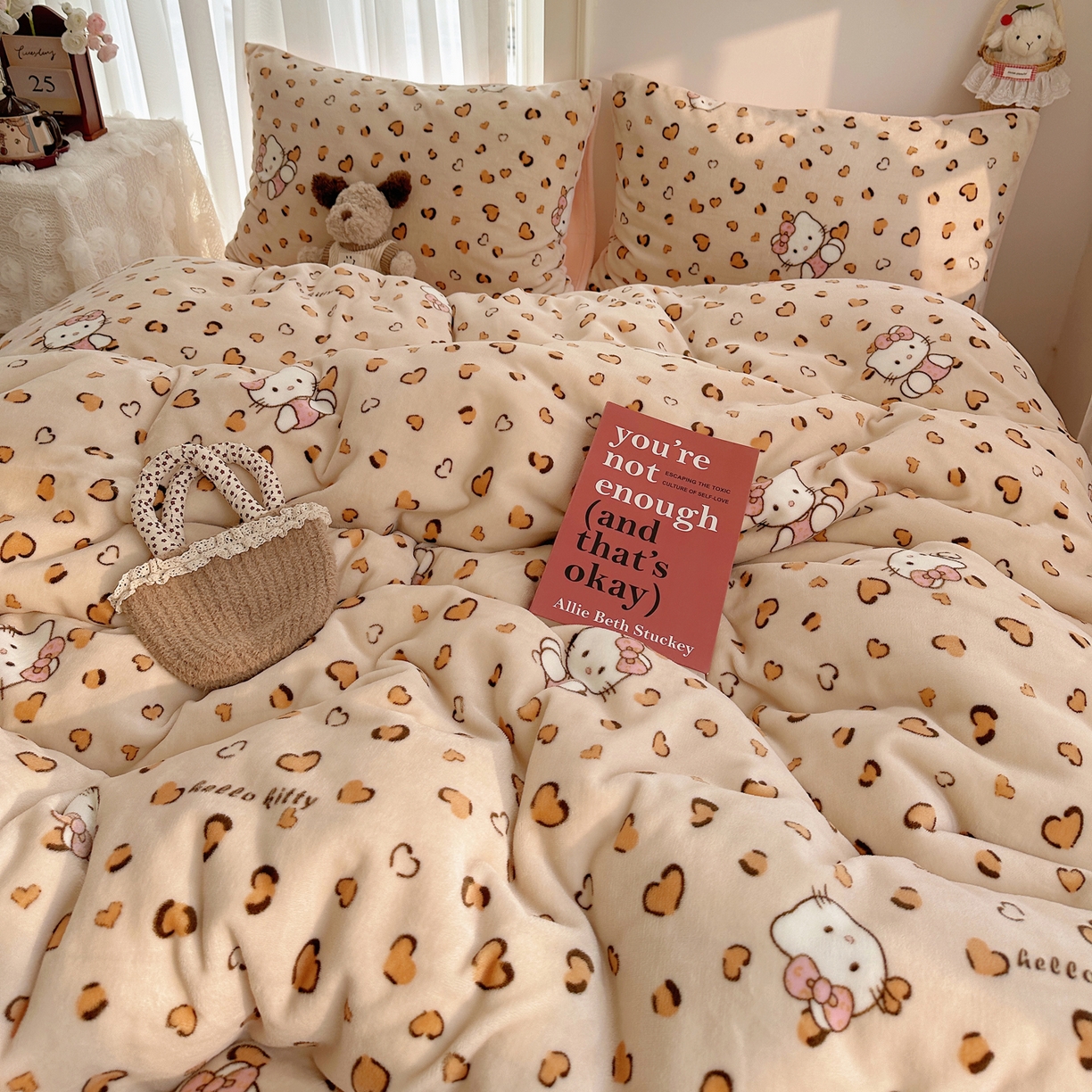 91家纺网 家纺一手货源 找家纺 耀达家居 爆款2025新款ins小清新少女奶油卡通可爱加厚200克牛奶绒四件套 豹纹凯蒂