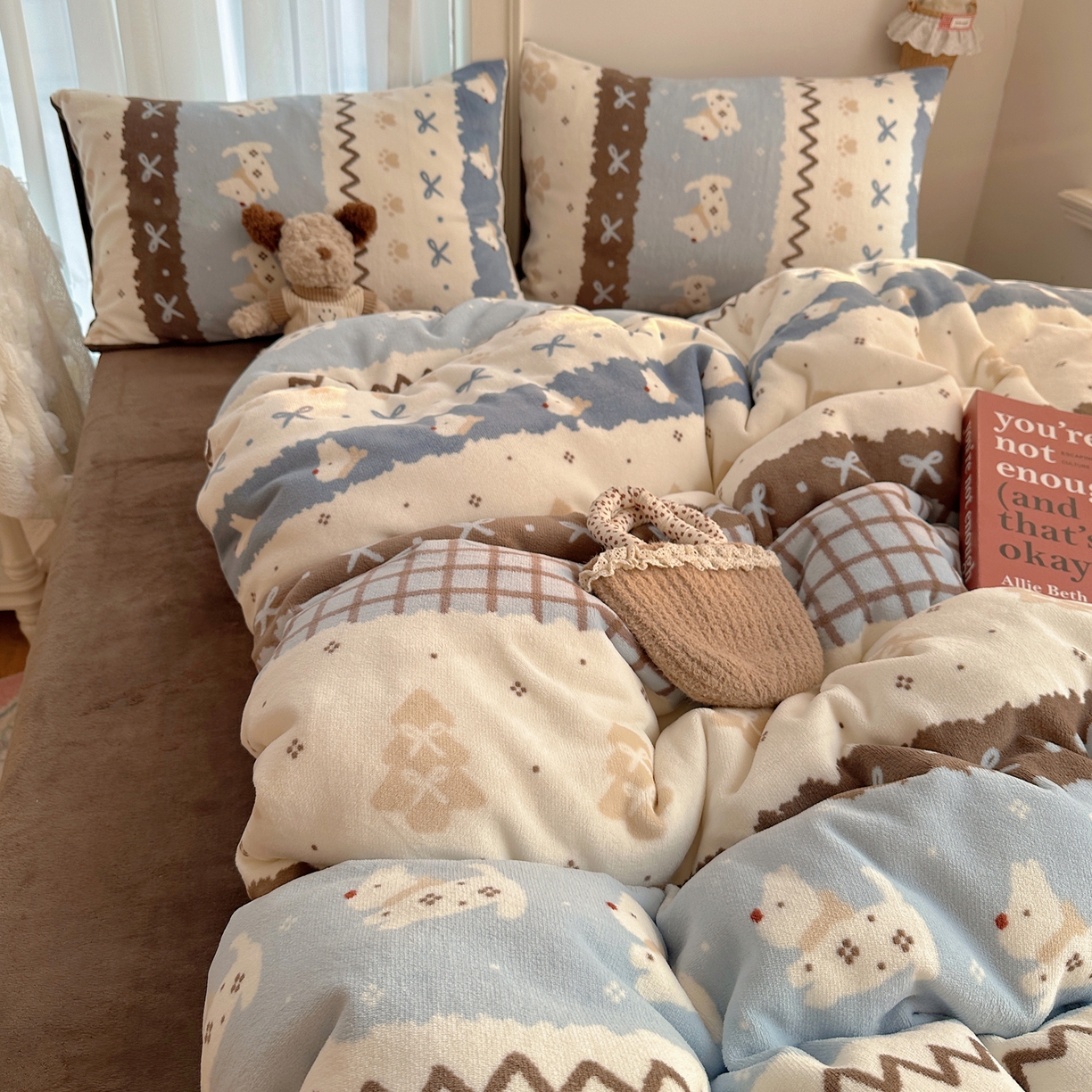 91家纺网 家纺一手货源 找家纺 耀达家居 爆款2025新款ins小清新少女奶油卡通可爱加厚200克牛奶绒四件套 费尔岛小狗