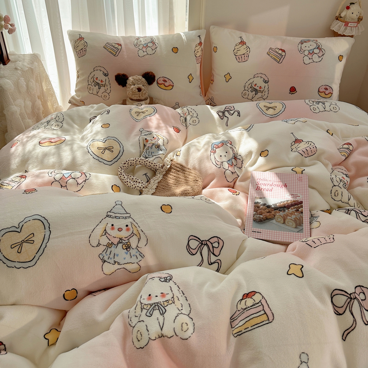 91家纺网 家纺一手货源 找家纺 耀达家居 爆款2025新款ins小清新少女奶油卡通可爱加厚200克牛奶绒四件套 邦尼下午茶