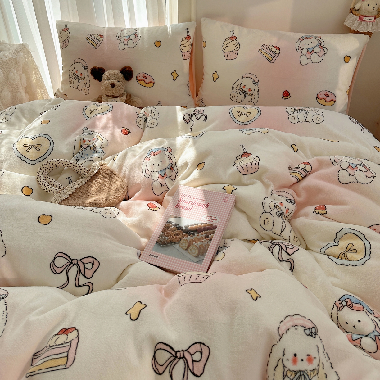 91家纺网 家纺一手货源 找家纺 耀达家居 爆款2025新款ins小清新少女奶油卡通可爱加厚200克牛奶绒四件套 邦尼下午茶