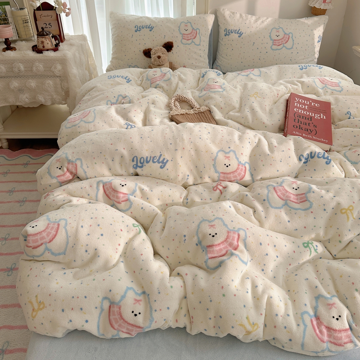 91家纺网 家纺一手货源 找家纺 耀达家居 爆款2025新款ins小清新少女奶油卡通可爱加厚200克牛奶绒四件套 奶芙狗狗