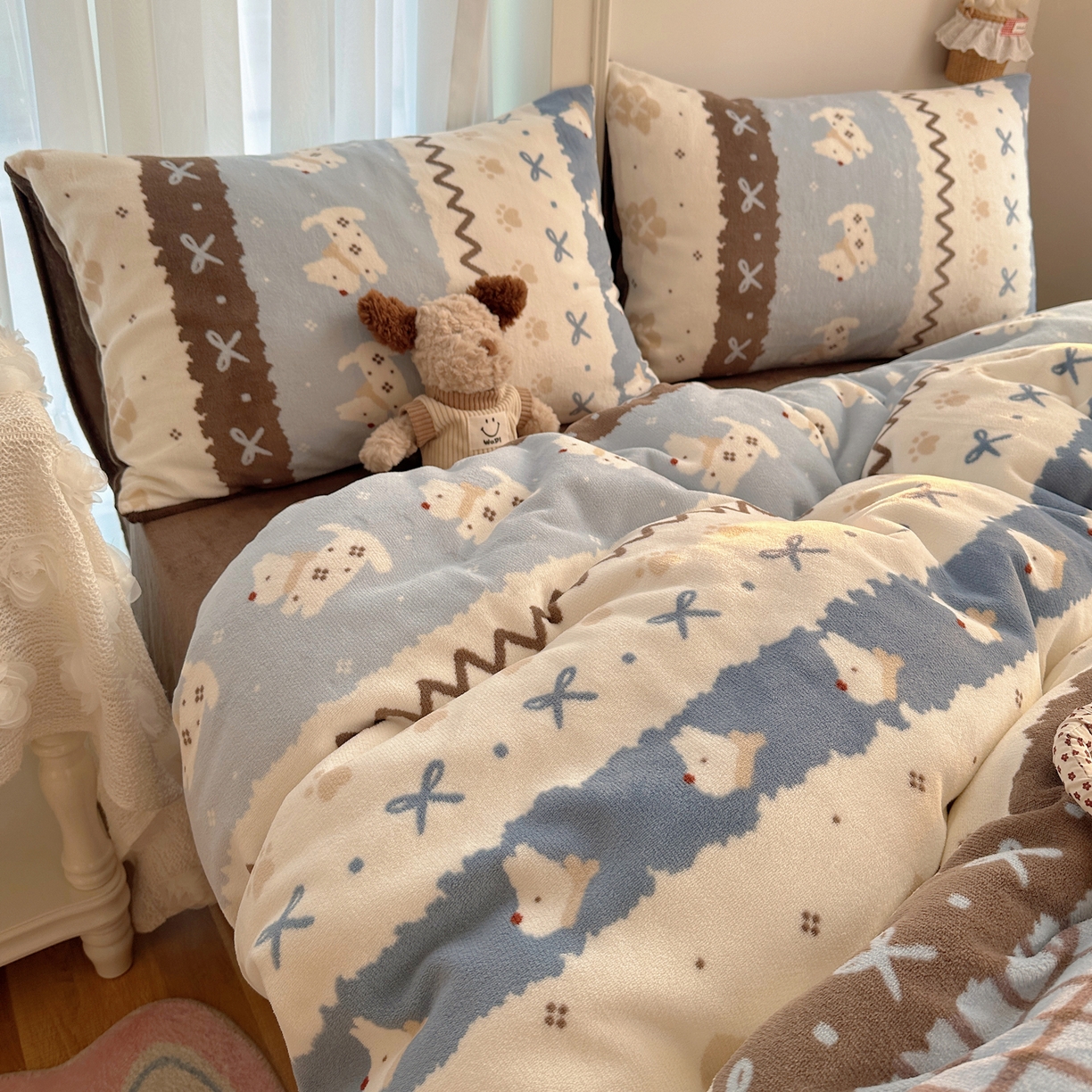 91家纺网 家纺一手货源 找家纺 耀达家居 爆款2025新款ins小清新少女奶油卡通可爱加厚200克牛奶绒四件套 费尔岛小狗