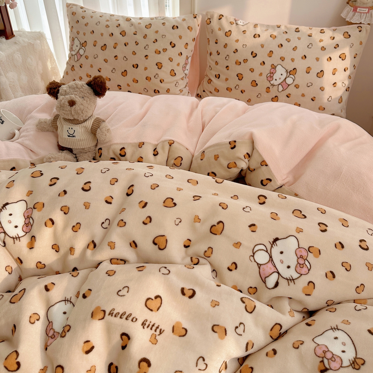 91家纺网 家纺一手货源 找家纺 耀达家居 爆款2025新款ins小清新少女奶油卡通可爱加厚200克牛奶绒四件套 豹纹凯蒂