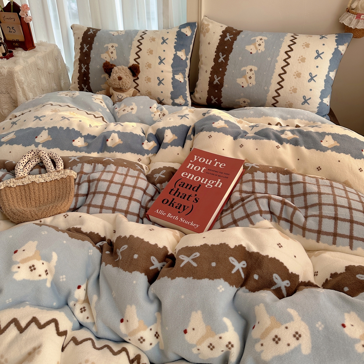 91家纺网 家纺一手货源 找家纺 耀达家居 爆款2025新款ins小清新少女奶油卡通可爱加厚200克牛奶绒四件套 费尔岛小狗