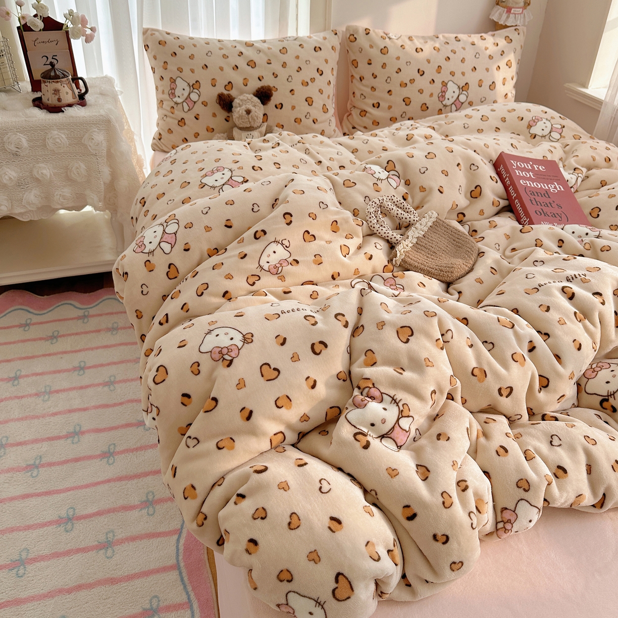 91家纺网 家纺一手货源 找家纺 耀达家居 爆款2025新款ins小清新少女奶油卡通可爱加厚200克牛奶绒四件套 豹纹凯蒂
