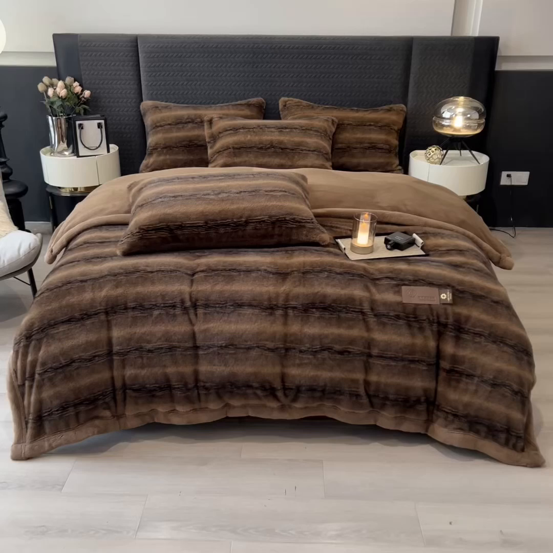 91家纺网 家纺一手货源 找家纺 慕木家纺 2025新款轻奢大金貂四件套雪山飞狐系列 雪山飞狐-棕咖