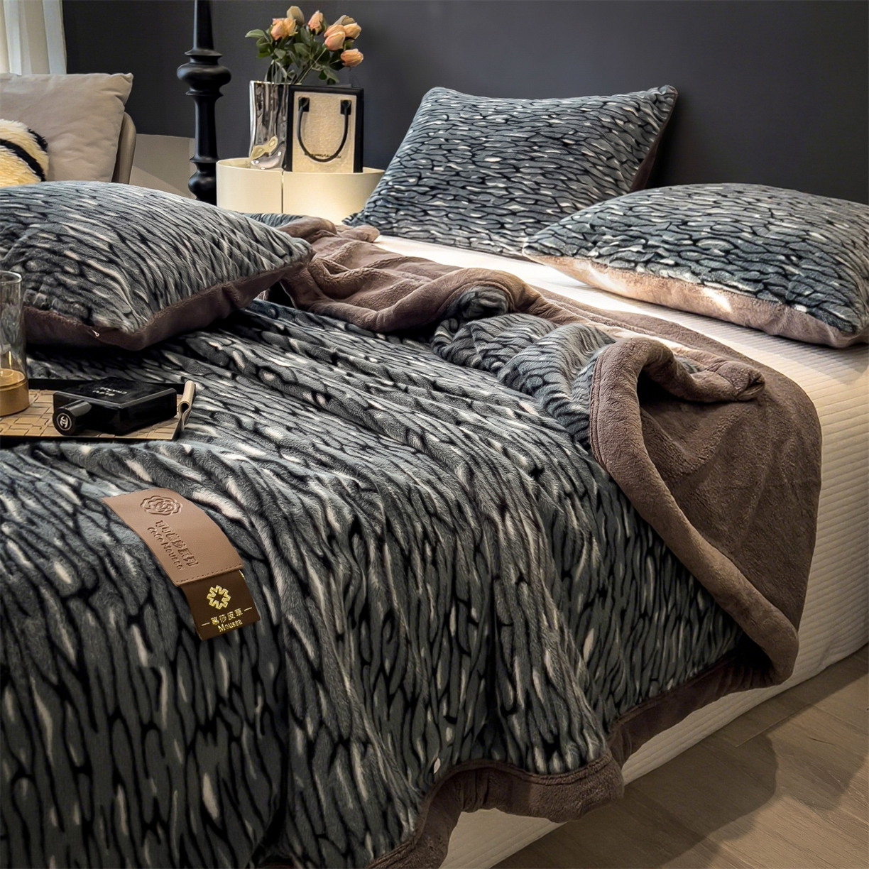 91家纺网 家纺一手货源 找家纺 慕木家纺 2025新款轻奢水貂拉链毛毯可可慕莎系列 可可慕莎-绮罗蓝灰