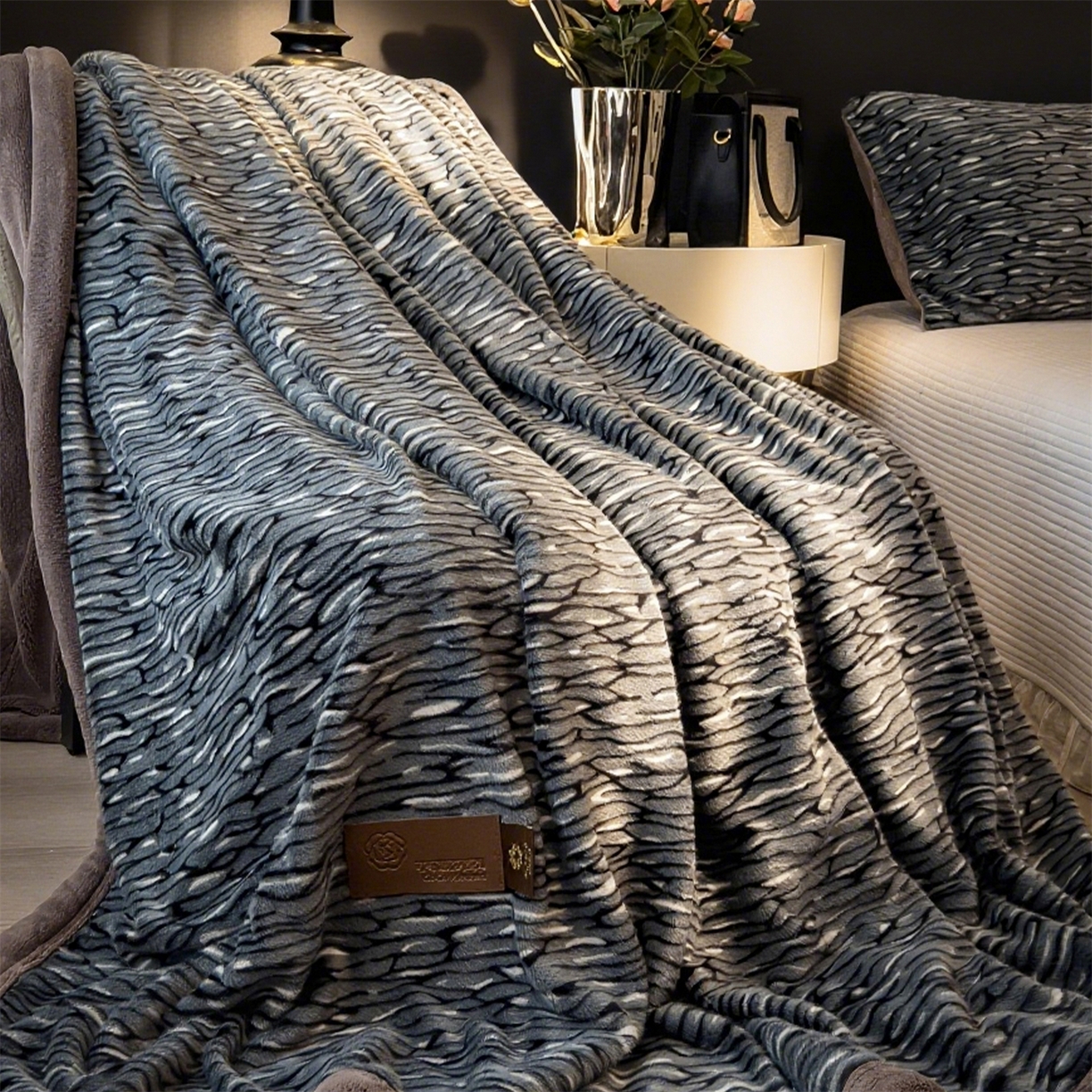 91家纺网 家纺一手货源 找家纺 慕木家纺 2025新款轻奢水貂拉链毛毯可可慕莎系列 可可慕莎-绮罗蓝灰