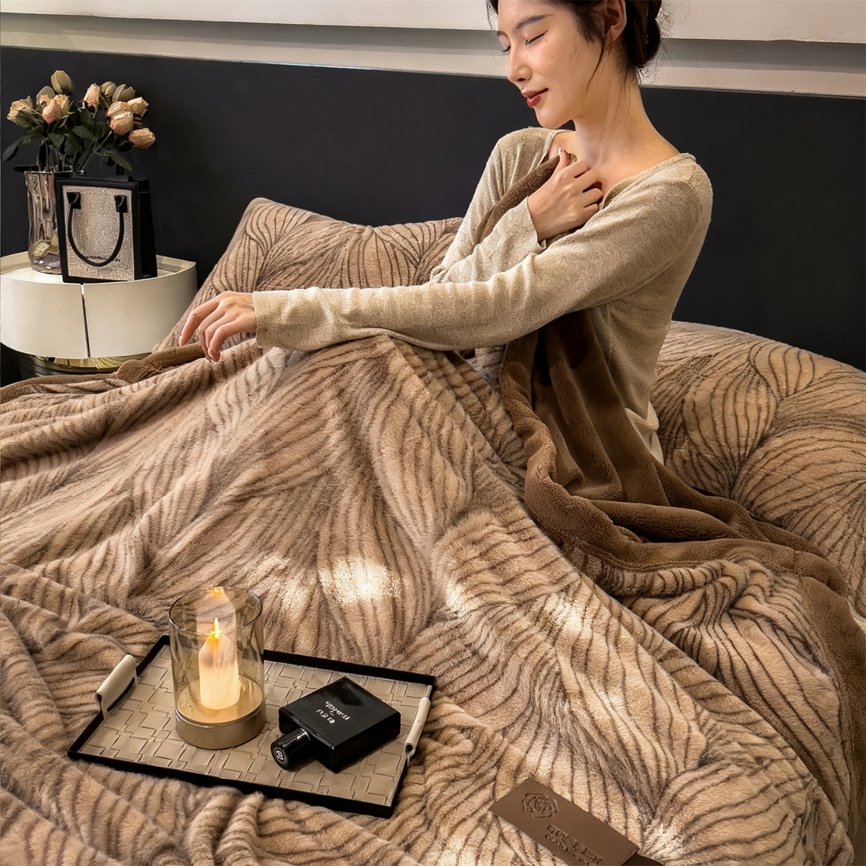 91家纺网 家纺一手货源 找家纺 慕木家纺 2025新款轻奢水貂拉链毛毯可可慕莎系列 可可慕莎-金棕叶