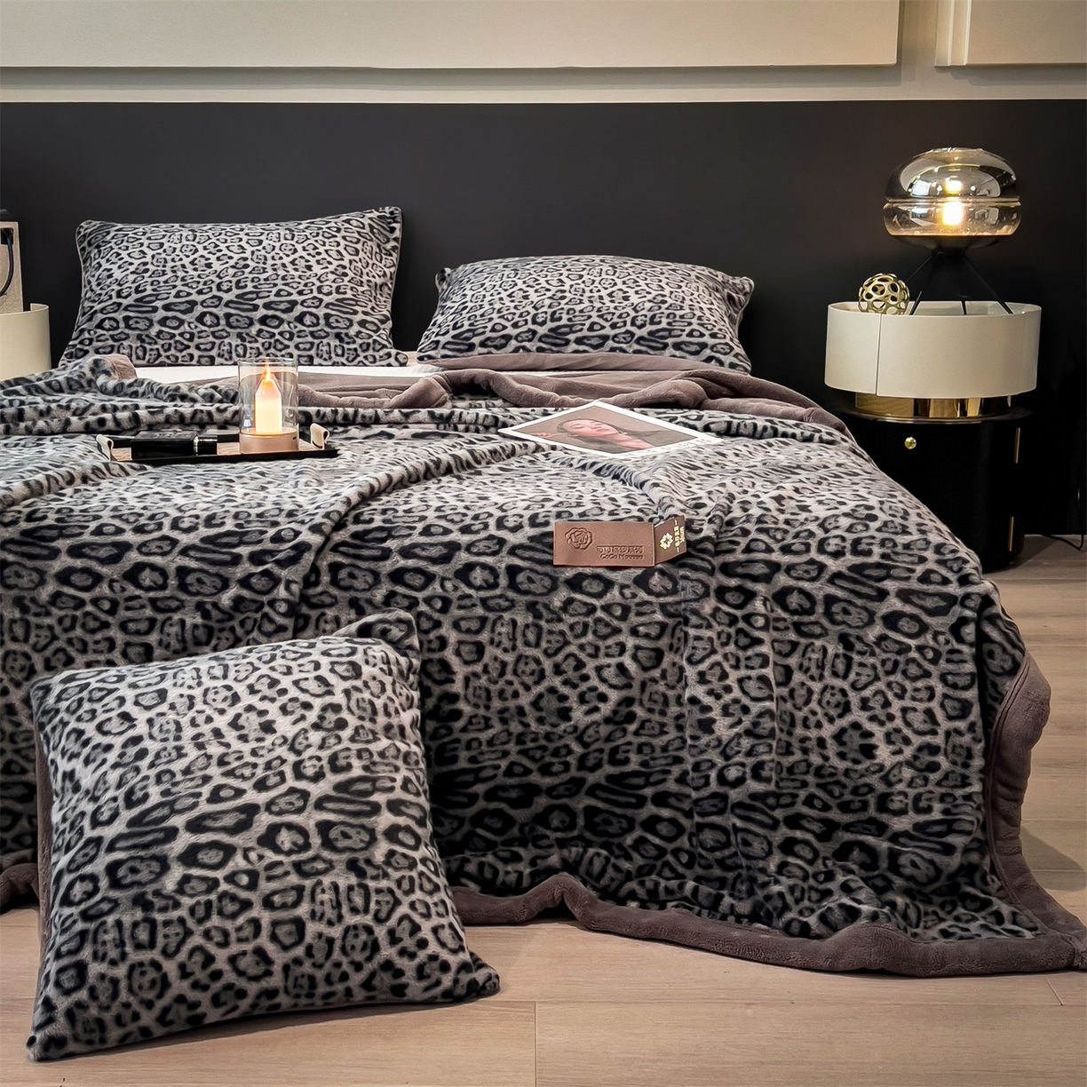 91家纺网 家纺一手货源 找家纺 慕木家纺 2025新款轻奢水貂拉链毛毯可可慕莎系列 可可慕莎-魅影蓝灰