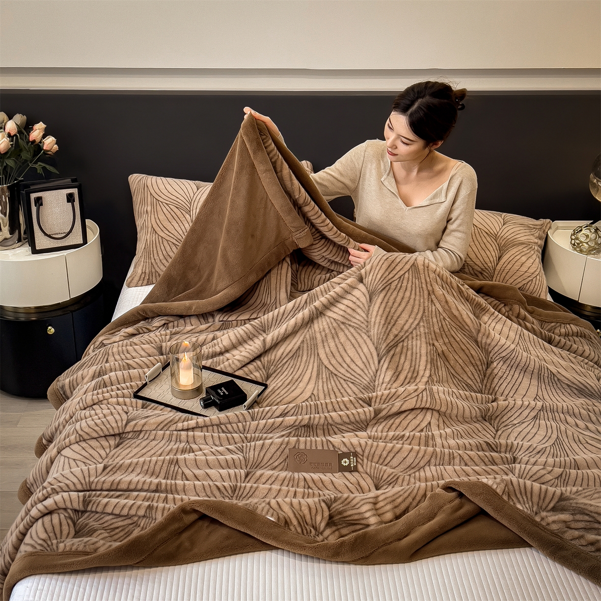 91家纺网 家纺一手货源 找家纺 慕木家纺 2025新款轻奢水貂拉链毛毯可可慕莎系列 可可慕莎-金棕叶