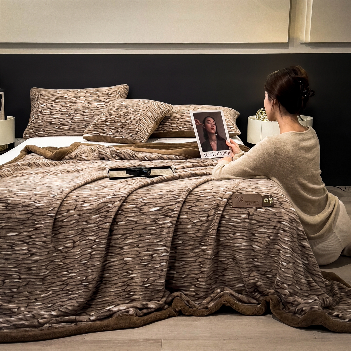 91家纺网 家纺一手货源 找家纺 慕木家纺 2025新款轻奢水貂拉链毛毯可可慕莎系列 可可慕莎-绮罗金棕