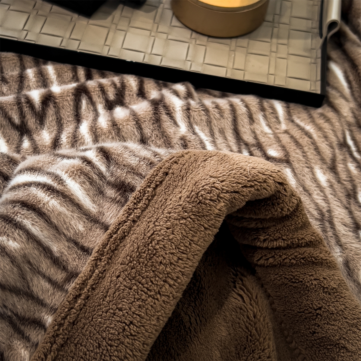 91家纺网 家纺一手货源 找家纺 慕木家纺 2025新款轻奢水貂拉链毛毯可可慕莎系列 可可慕莎-绮罗金棕