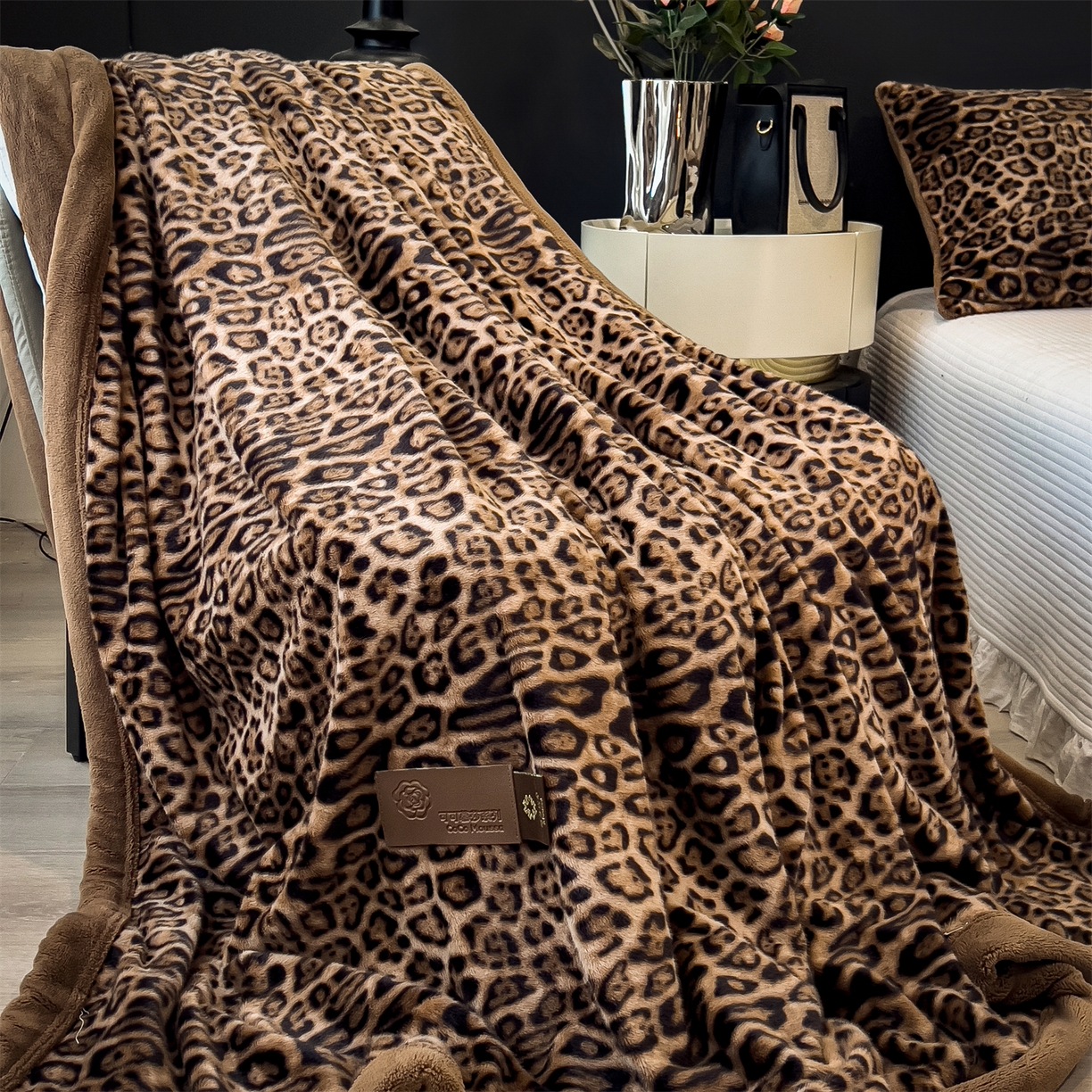 91家纺网 家纺一手货源 找家纺 慕木家纺 2025新款轻奢水貂拉链毛毯可可慕莎系列 可可慕莎-魅影棕咖