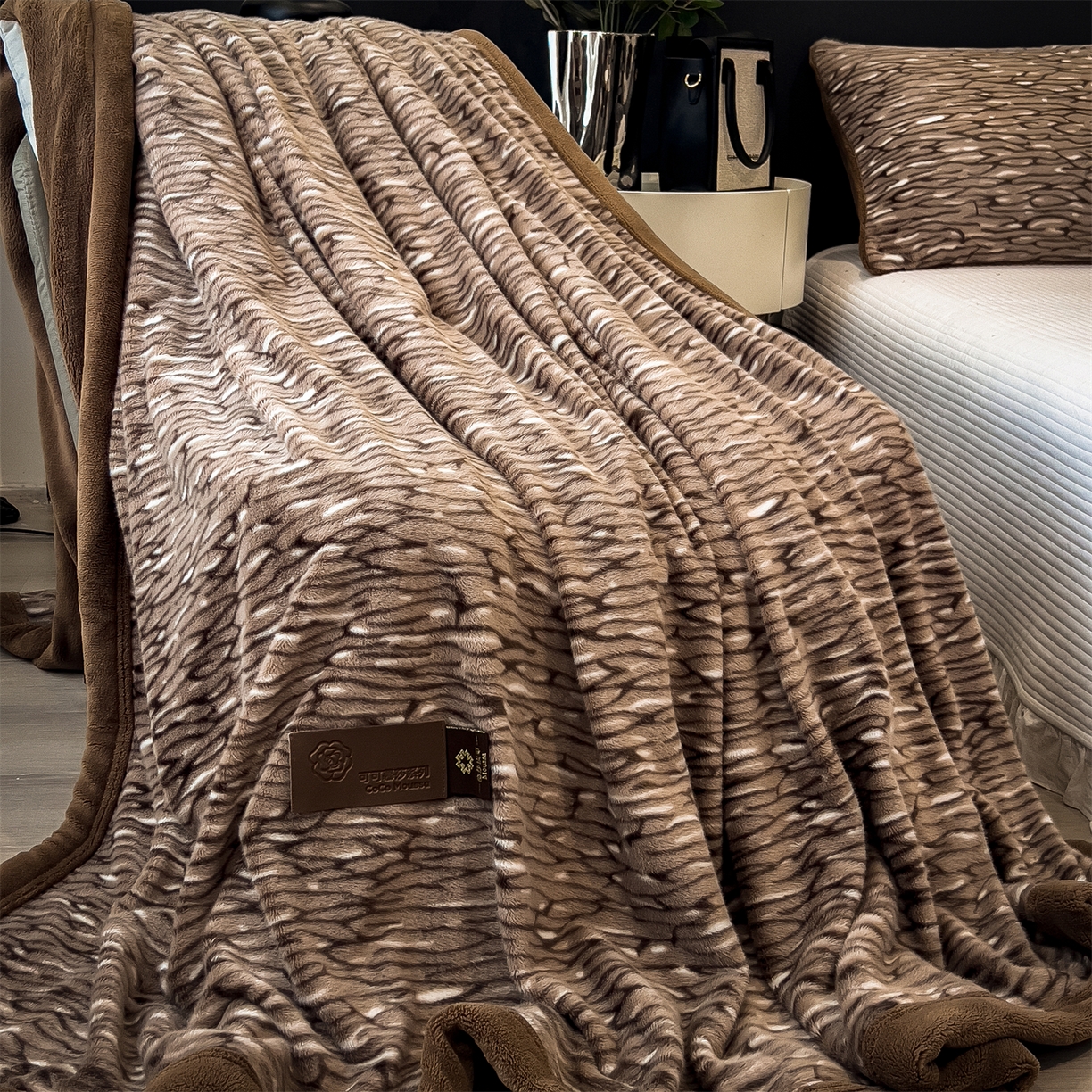 91家纺网 家纺一手货源 找家纺 慕木家纺 2025新款轻奢水貂拉链毛毯可可慕莎系列 可可慕莎-绮罗金棕