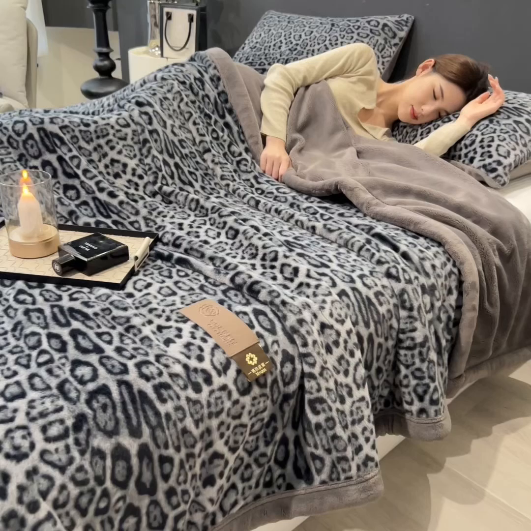 91家纺网 家纺一手货源 找家纺 慕木家纺 2025新款轻奢水貂拉链毛毯可可慕莎系列 可可慕莎-魅影蓝灰