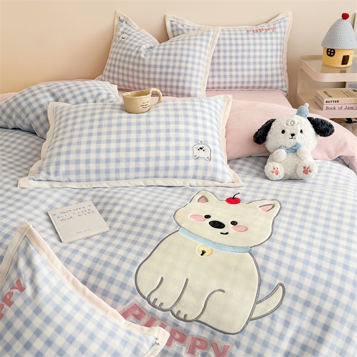 91家纺网 家纺一手货源 找家纺 艾特你 2025新款200克全工艺高克重牛奶绒贴布绣大包边四件套 樱桃柯基