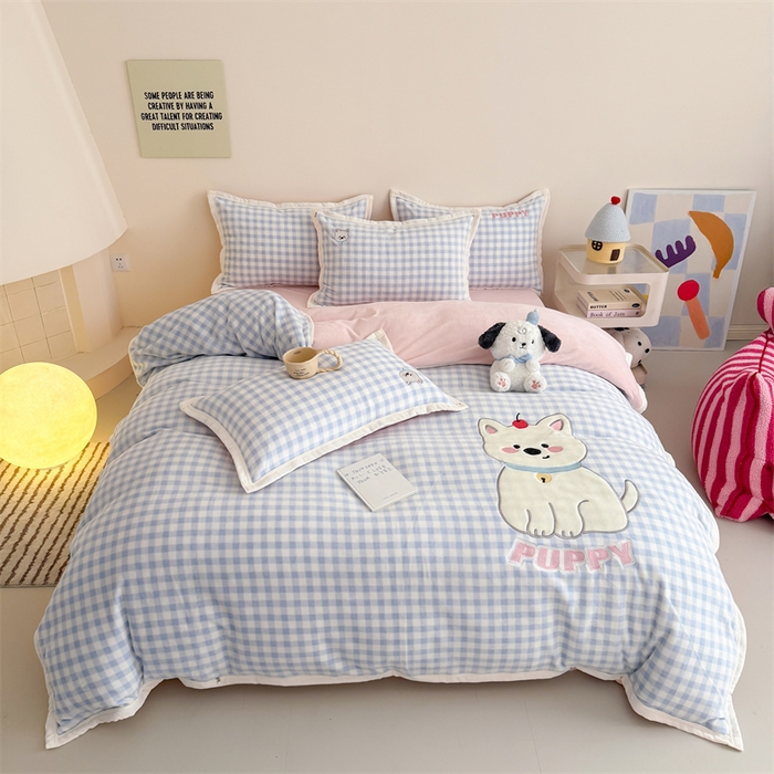 91家纺网 家纺一手货源 找家纺 艾特你 2025新款200克全工艺高克重牛奶绒贴布绣大包边四件套 樱桃柯基