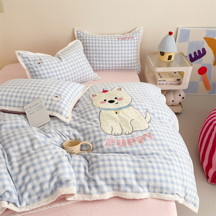 91家纺网 家纺一手货源 找家纺 （总）艾特你 2025新款200克全工艺高克重牛奶绒贴布绣大包边四件套