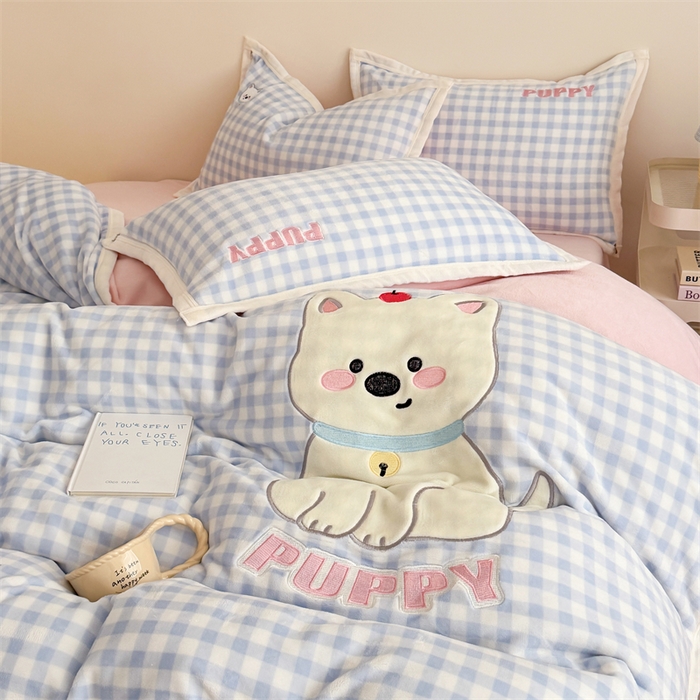 91家纺网 家纺一手货源 找家纺 （总）艾特你 2025新款200克全工艺高克重牛奶绒贴布绣大包边四件套