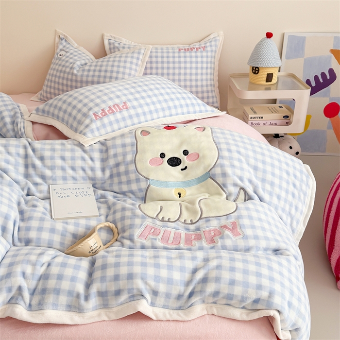 91家纺网 家纺一手货源 找家纺 （总）艾特你 2025新款200克全工艺高克重牛奶绒贴布绣大包边四件套