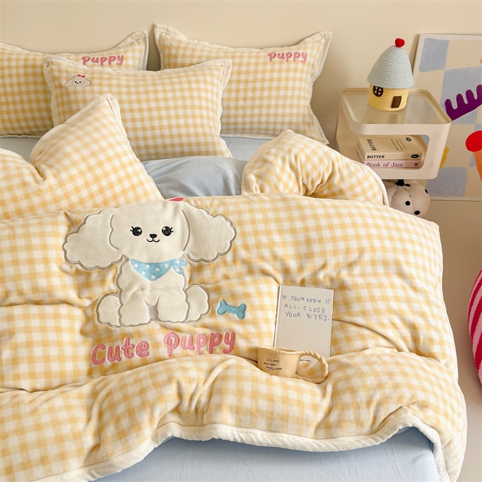 91家纺网 家纺一手货源 找家纺 艾特你 2025新款200克全工艺高克重牛奶绒贴布绣大包边四件套 可爱多