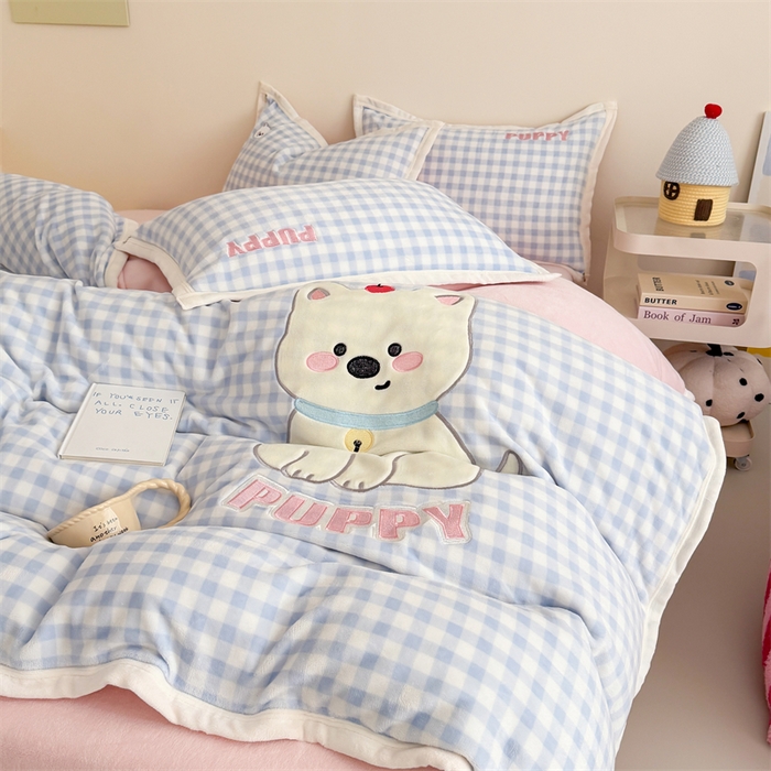 91家纺网 家纺一手货源 找家纺 （总）艾特你 2025新款200克全工艺高克重牛奶绒贴布绣大包边四件套