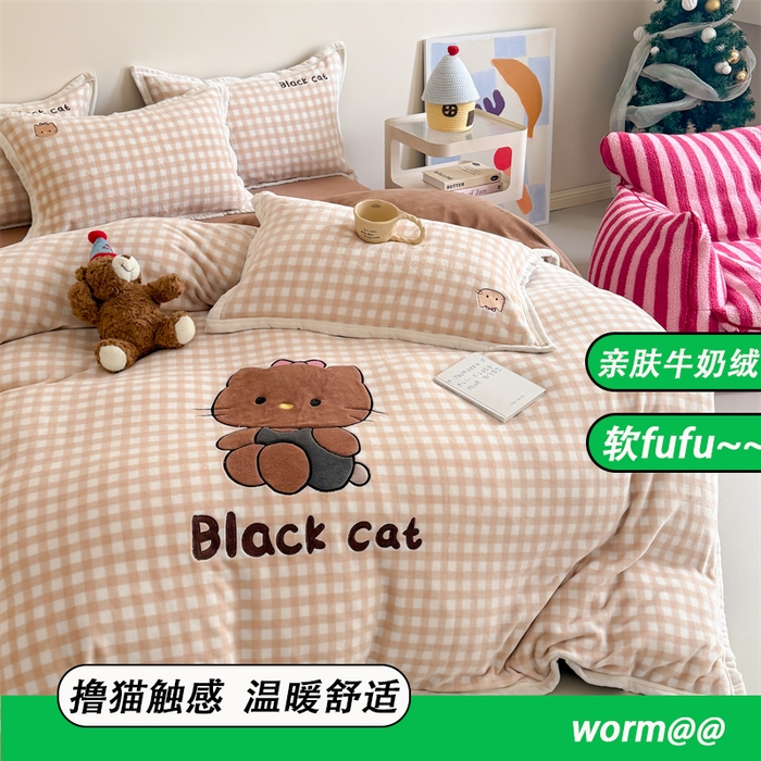 91家纺网 家纺一手货源 找家纺 艾特你 2025新款200克全工艺高克重牛奶绒贴布绣大包边四件套 美黑猫咪