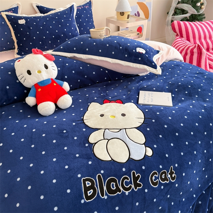 91家纺网 家纺一手货源 找家纺 艾特你 2025新款200克全工艺高克重牛奶绒贴布绣大包边四件套 蓝色猫咪