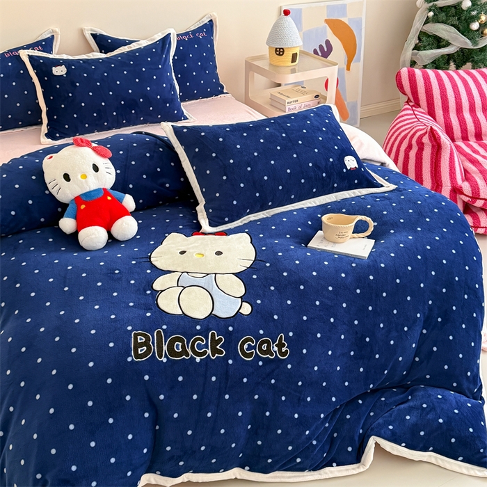 91家纺网 家纺一手货源 找家纺 艾特你 2025新款200克全工艺高克重牛奶绒贴布绣大包边四件套 蓝色猫咪