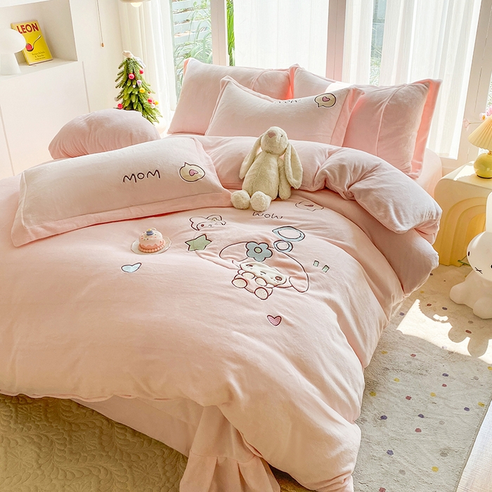 91家纺网 家纺一手货源 找家纺 （总）棉生活家纺 2025新款卡通牛奶绒贴布绣系列四件套