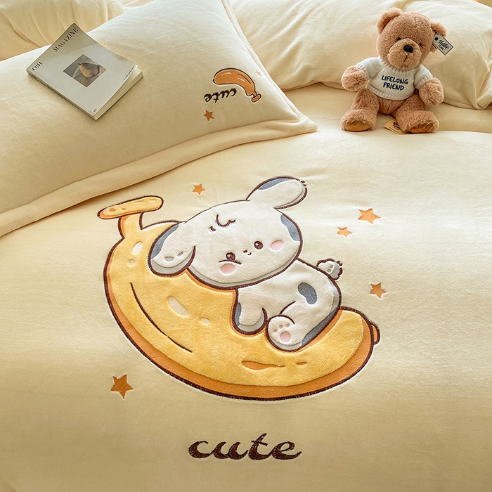 91家纺网 家纺一手货源 找家纺 棉生活家纺 2025新款卡通牛奶绒贴布绣系列四件套 香蕉 奶黄