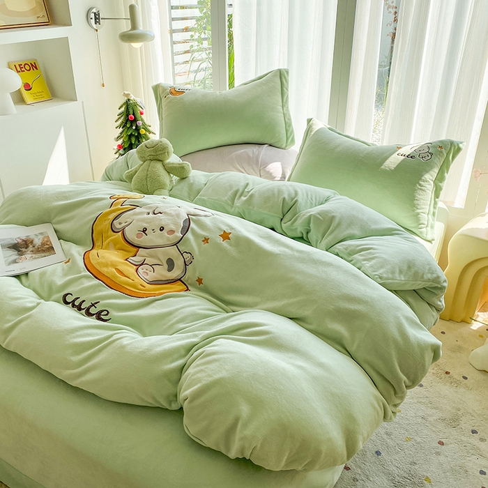 91家纺网 家纺一手货源 找家纺 棉生活家纺 2025新款卡通牛奶绒贴布绣系列四件套 香蕉 绿